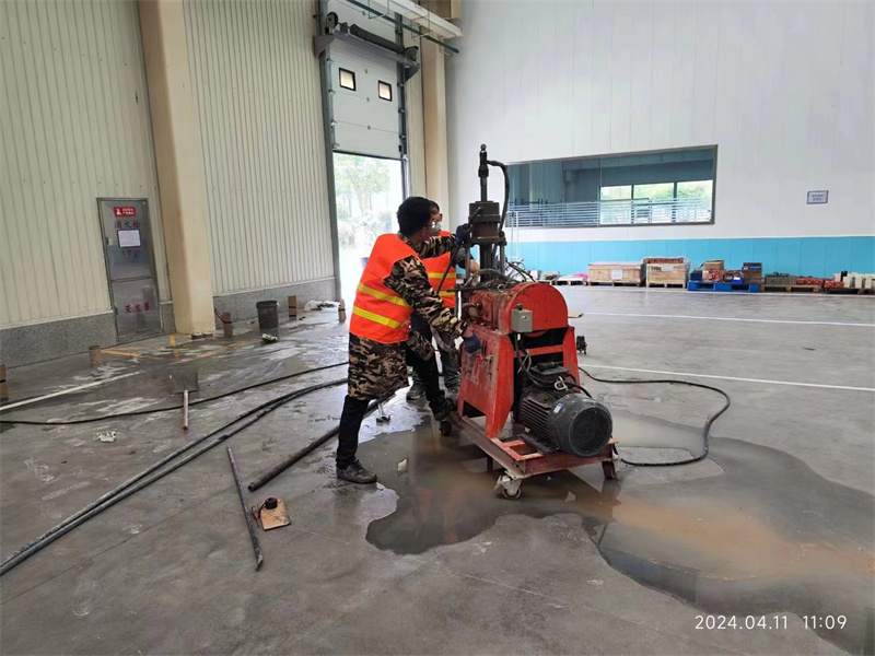 长安镇厂房地面下沉塌陷注浆加固施工